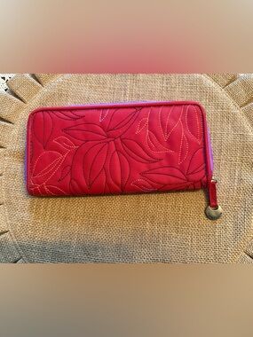 Travelon Red Quilted Leaf-Pattern Zip Wallet